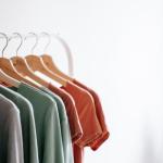 Odkryj moc neutralnych odcieni: stwórz szafę, w której każdy element do siebie pasuje