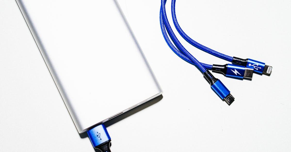 Jednym powerbankiem zasilisz wszystko: sprytne ładowanie kilku urządzeń w podróży