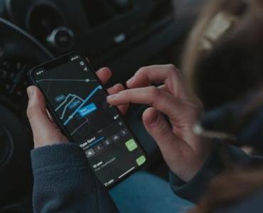 Zniknął internet? Jedź dalej! Jak przygotować telefon z mapami offline na każdą trasę