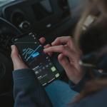 Zniknął internet? Jedź dalej! Jak przygotować telefon z mapami offline na każdą trasę