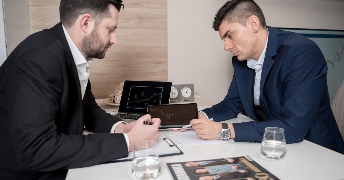 Mniej fajerwerków, więcej efektów: postaw na proste produkty finansowe zamiast inwestycyjnych łamigłówek