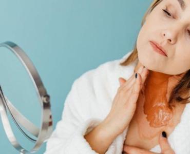 Zatrzymaj czas poniżej linii brody: szyja i dekolt w pielęgnacji, której zwykle brakuje