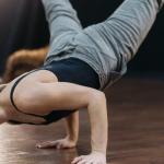 Roztańcz swój salon: pełnowartościowy trening całego ciała przy ulubionej muzyce