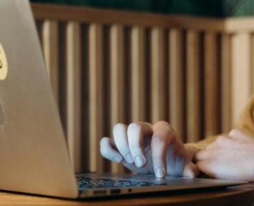 Zysk czy zmęczenie? Jak znaleźć granicę opłacalności pracy po godzinach