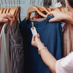 Mała szafa, wielki styl: sprytny przewodnik po odpowiedzialnych zakupach i kapsułowej garderobie