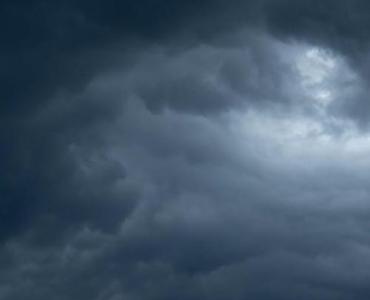 Gdy niebo psuje plany: sprytne patenty w podróży — jak przełożyć zwiedzanie i wciąż wygrać dzień