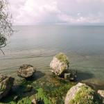 Szept fal, nie zgiełk plaży: przewodnik po kameralnych zakątkach nad wodą