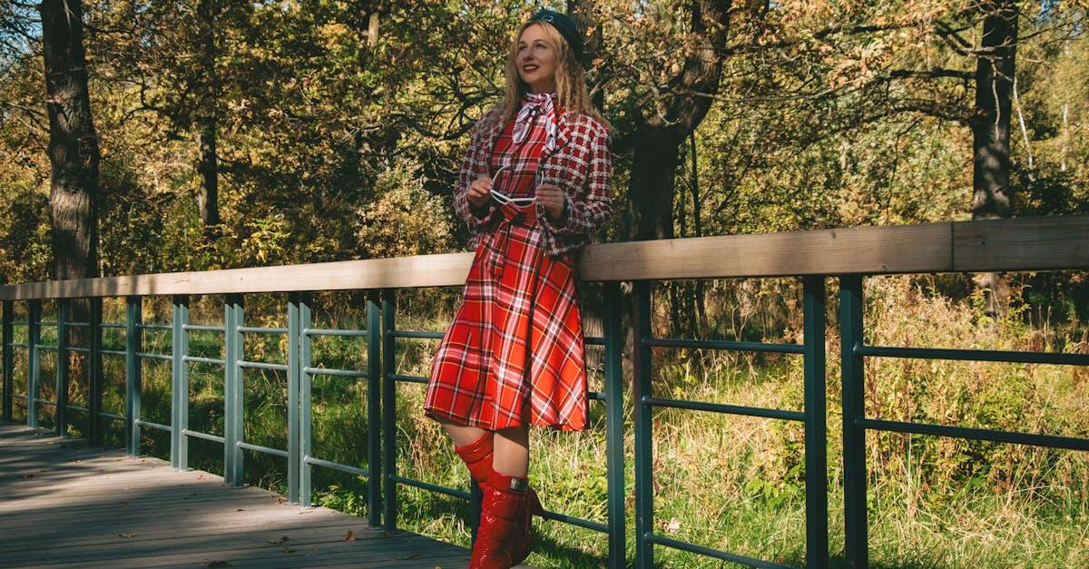 Miks wzorów bez wpadek: jak połączyć paski, kratę i kwiaty w jednym outficie