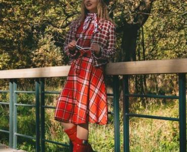 Miks wzorów bez wpadek: jak połączyć paski, kratę i kwiaty w jednym outficie