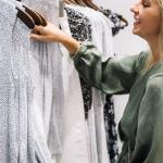 Mniej ubrań, więcej stylu: jak stworzyć codzienną szafę kapsułową bez wyrzeczeń